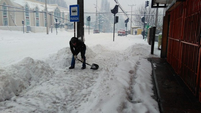 Las postales que han dejado las intensas nevazones en Coyhaique: calles están cubiertas