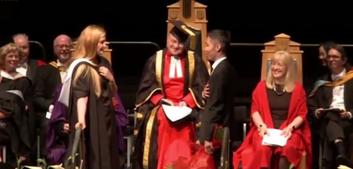 La incómoda propuesta de matrimonio en una graduación que se viraliza en la web