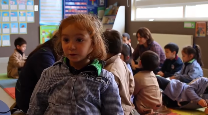 Tierna respuesta de una ñiña al decir que su papá trabaja 'en el tutu' se hace viral