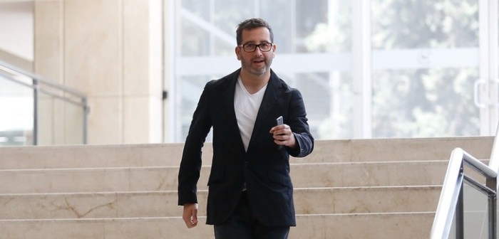 Eduardo Fuentes llama la atención de seguidores con registro andando en Metro de Santiago