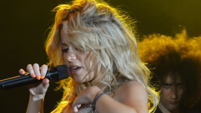 Shakira dice adiós al rubio para nuevo video junto a Nicky Jam