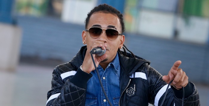 Furiosa reacción de Ozuna en pleno concierto: reguetonero golpeó a guardia con micrófono