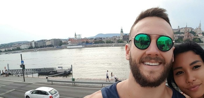 Romántica selfie de pareja se vio arruinada por divertido detalle: desató risas en redes