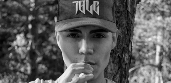 Con sensual video Leo Méndez Jr anunció el lanzamiento de su canal de Youtube