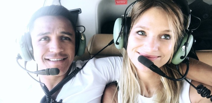 Mayte Rodríguez y Alexis Sánchez compartieron fotos de su romántico paseo en helicóptero