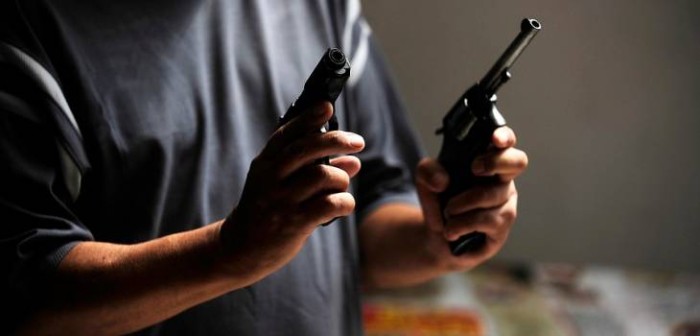 Dueño de armería repelió a balazos asalto en su local en Los Ángeles