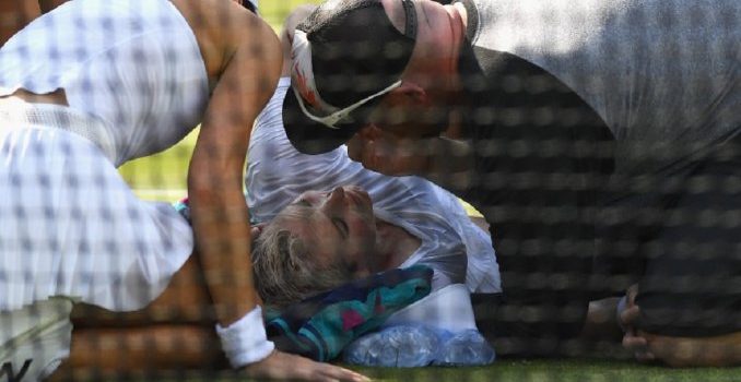 Tenista estadounidense sufrió escalofriante lesión en pleno partido