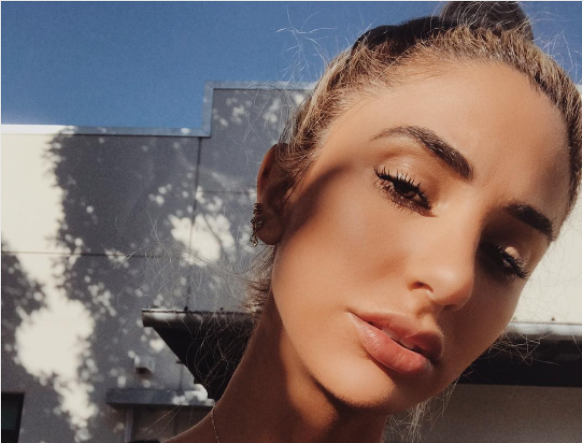 Impactante: Joven británica muestra las consecuencias de la endometriosis en su cuerpo