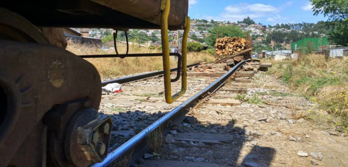 Hombre en estado de ebriedad fue impactado por tren en Lota: perdió sus dos pies