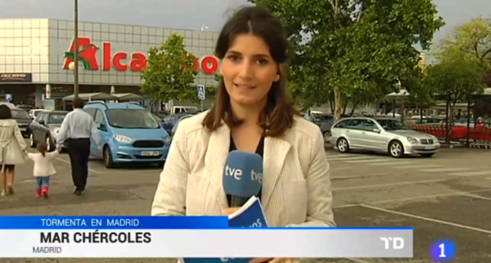 ¡Bochornoso! Periodista española comete error frente a cámara y huye en pleno despacho