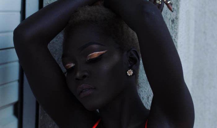 Nyakim Gatwech: la modelo africana que arrasa en Instagram por su belleza y color de piel