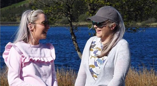 Gemelas luchan contra rara enfermedad genética que amenaza su movilidad física