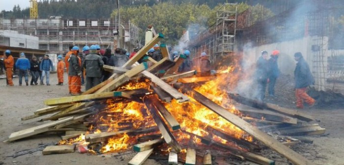 Cerca de 300 trabajadores se toman obras de Cárcel de El Manzano: acusan irregularidades