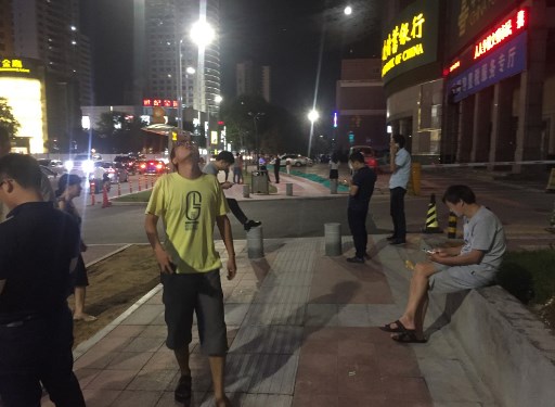 Ciudadanos chinos tras el terremoto | AFP PHOTO / STR / CHINA OUT