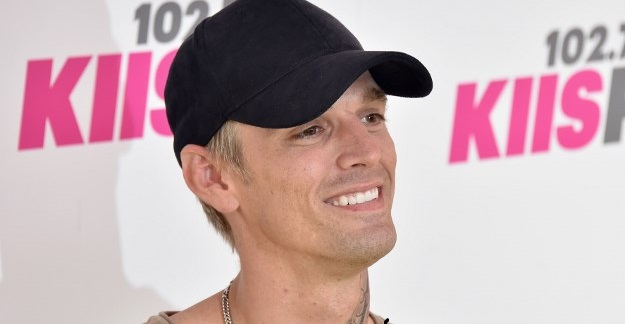 Aaron Carter terminó su relación de pareja luego de admitir su bisexualidad