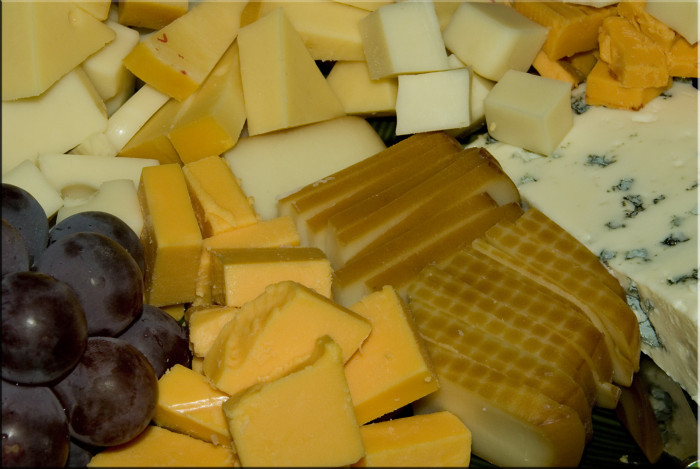 ¿Te gusta el queso? Aprende en qué cantidades comerlo para no engordar