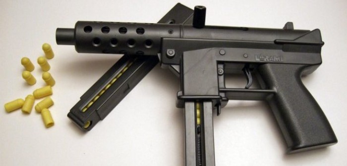 Realmente insólito: Sujetos roban local comercial de Quilpué con pistola de juguete