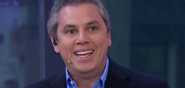 Divertida combinación de apellidos desató la risa de Viñuela en su programa radial