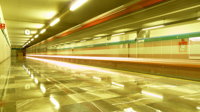 Editorial Larousse lanza aplaudida campaña en contra del acoso en estaciones de metro