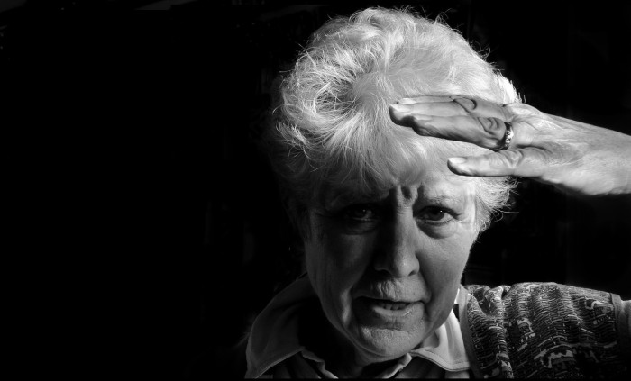 Científicos españoles habrían encontrado por error posible solución a las canas