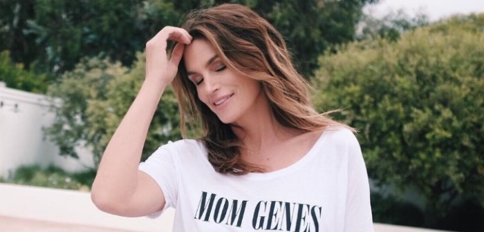 ¡Leyenda! Cindy Crawford cautivó con sesión de fotos en topless a sus 51 años