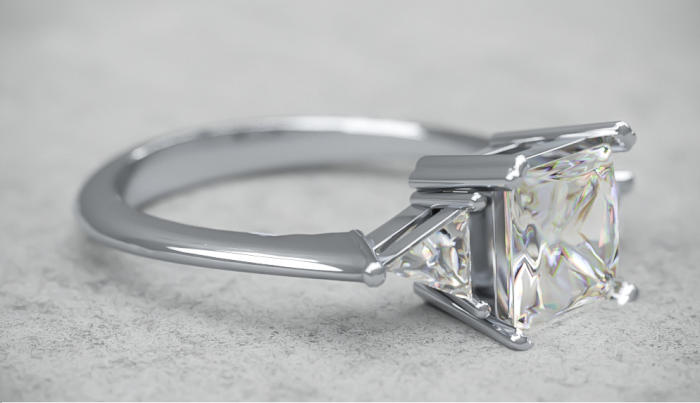 Anciana perdió anillo de compromiso hace 13 años: lo halló de insólita manera en su huerta