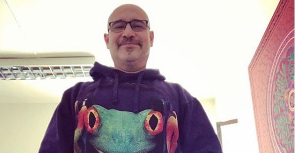 ¡Qué diferente! Salfate compartió imagen de su juventud con frondosa cabellera