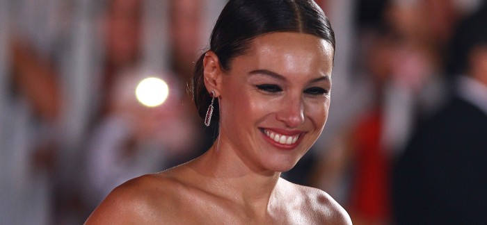 Peinado de Pampita en 'Showmatch' fue comparado con el de un dinosaurio