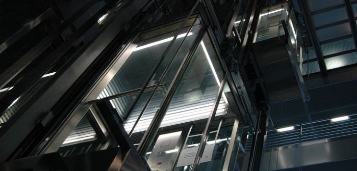 Joven muere luego que ascensor de hospital seccionara su cabeza: se trasladaba en camilla