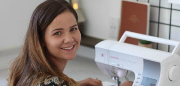 Madre usa ingeniosa técnica para 'revivir' camisas de su marido: crea diseños para su hija