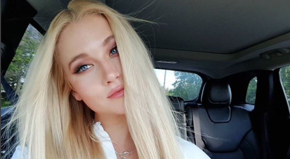 Falda de Vesta Lugg fue comparada con una frazada: se hizo con más de 100 metros de tul