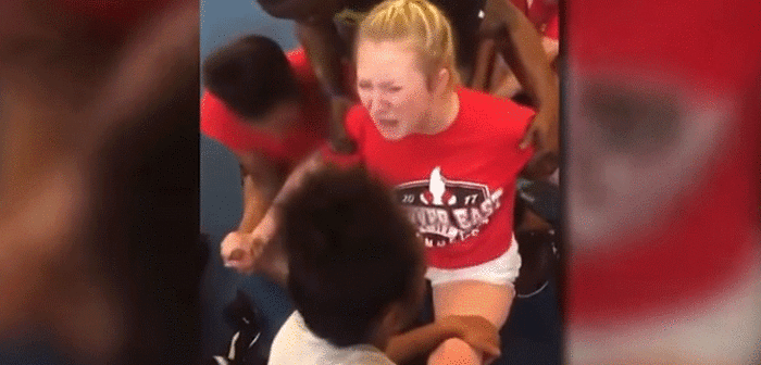 Autoridades investigan cruel entrenamiento a la que sometieron a cheerleader en EEUU