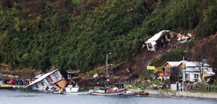 En Puerto Montt piden extremar medidas por posibles deslizamientos de tierra