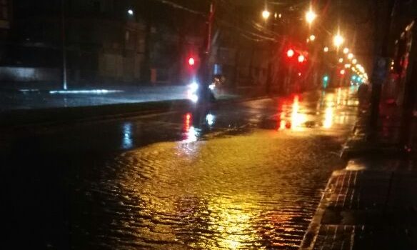 Sistema frontal provoca anegamientos y cortes de luz en la región del Bío Bío