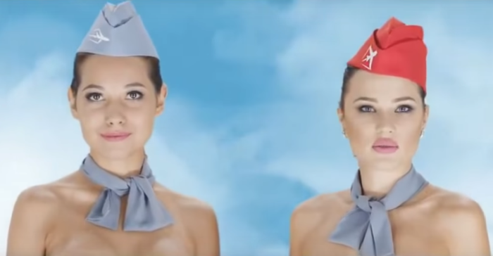Aerolínea causa polémica por publicidad que muestra a 'funcionarios' desnudos