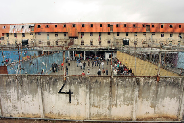 Empresa Claro Vicuña acusa a trabajadores de daños en Cárcel El Manzano de Concepción