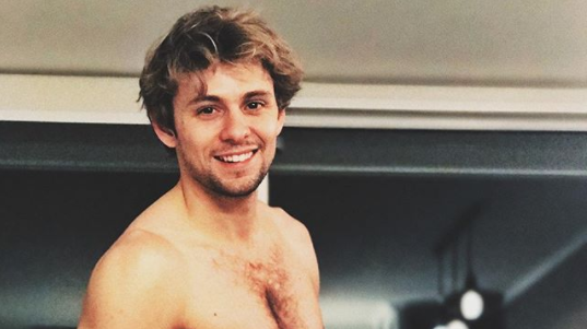 Joaquín Méndez se sometió a doloroso desafío en Instagram: se depiló con cera