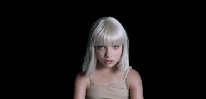Niña del video de Sia cautivó en los Teen Choice Awards: así luce a 3 años de 'Chandelier'