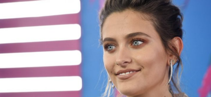 Hija de Michael Jackson deslumbró con elegante look en gala de los Teen Choice Awards