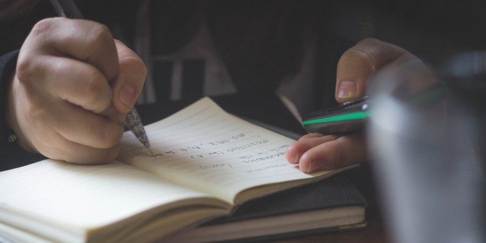 Cruel venganza de alumno arruinó la vida de profesor que se negó a prestarle un lápiz