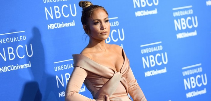 Jennifer Lopez dona un millón de dólares a Puerto Rico tras devastador paso de María