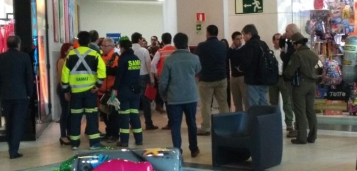 Mujer que ingirió cianuro murió y provocó emergencia química en mall Costanera Center