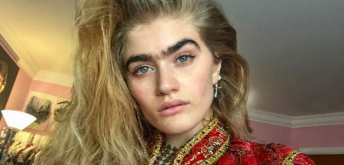 Modelo rompe esquemas de belleza con sus predominantes 'unicejas'