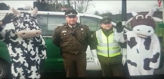 Incluyen 'vacas' y una funeraria: Carabineros lanza hilarantes campañas para este 18