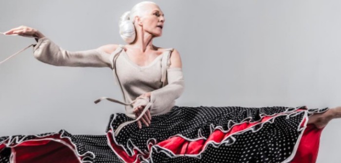 Así luce la modelo que a sus 69 años roba miradas en el New York Fashion Week