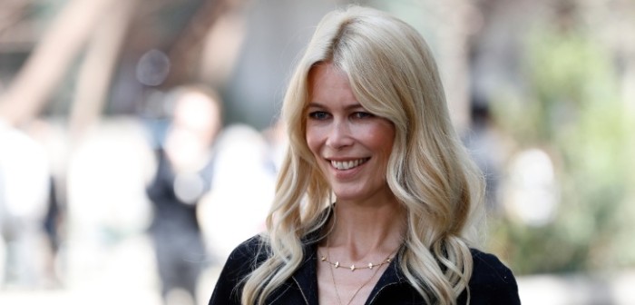Captan a Claudia Schiffer en bikini en isla italiana: los años no pasan por ella