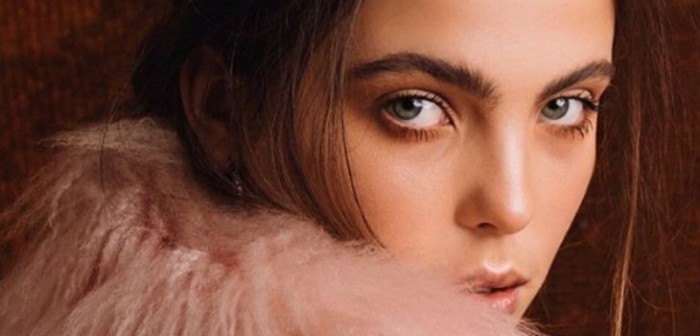 Cejas onduladas: la extraña y poco común tendencia que la está 'rompiendo' en Internet