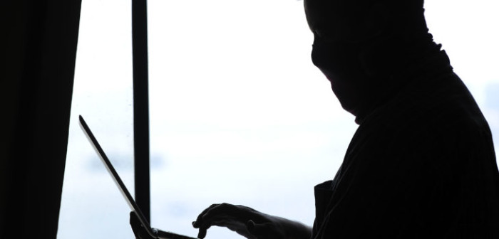 Estudiante y profesor de una ONG fueron detenidos por almacenar pornografía infantil