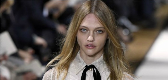 Dior presentó camiseta feminista que llamó la atención en la semana de la moda de París