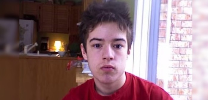 Joven crea impresionante video con selfies que se tomó desde los 12 años hasta su boda